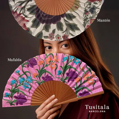 Vista 5 de Candela Spanish Fan - Madera y Algodón - 9.1 in - Estuche y estuche de yute - Accesorio de moda - Hecho a mano en España - Eventos y Regalos