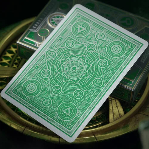 Vista 7 de theory11 Cartas de juego Avengers Edición Verde Premium - Juego de cartas de Marvel Studios de The Infinity Saga