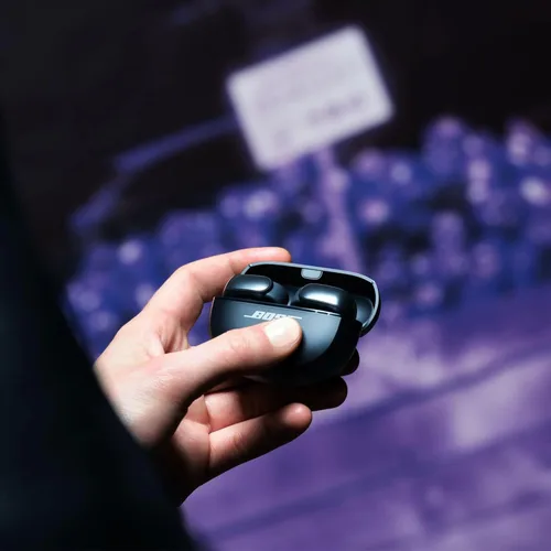 Vista 7 de Auriculares Bose Ultra Open con audio inmersivo, auriculares inalámbricos con clip de oreja abierta para mayor comodidad, OpenAudio para conciencia