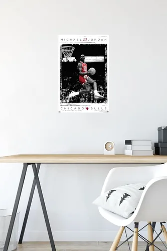 Vista 4 de Trends International Michael Jordan - Póster de pared Dunk 14725 x 22375 pulgadas versión premium sin marco