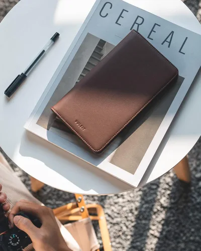 Vista 4 de VULKIT Cartera para pasaporte, cartera de viaje con bloqueo RFID para hombres y mujeres