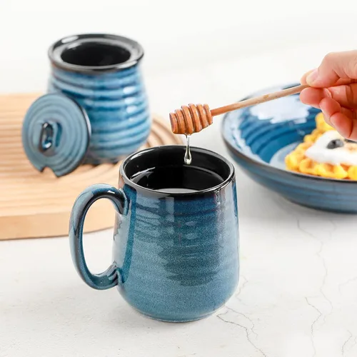 Vista 5 de HASENSE Olla de cerámica para miel con tapa, frasco de miel de 12 onzas con cucharón de madera, juego de palito y frasco para miel, lindo recipiente