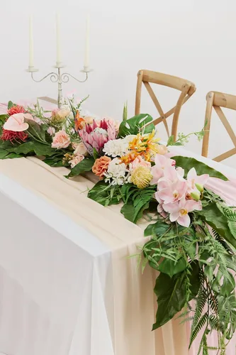 MISSPIN Guirnalda de hojas de eucalipto y sauce de 9 pies, flores artificiales, peonía, rosa, vid, vegetación, planta decorativa para colgar en la
