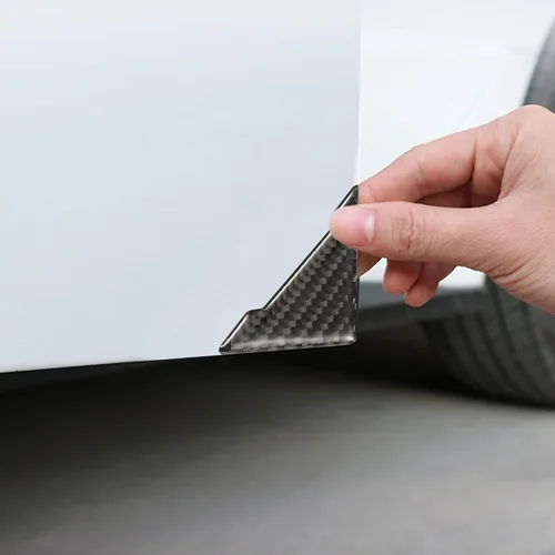 Vista 5 de TOMALL - 4 protectores de borde de puerta de coche, anticolisión, antirozaduras, con textura de fibra de carbono, accesorios para esquinas