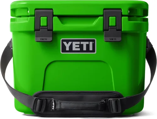 Vista 22 de YETI Roadie 15 - Enfriador duro con correa de hombro DoubleDuty