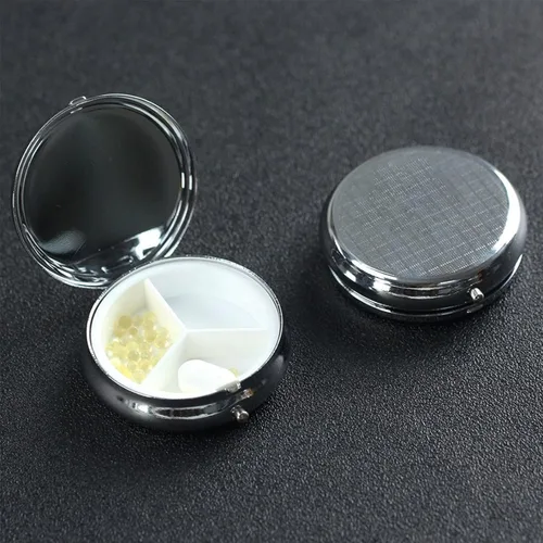 Vista 5 de Old Truck Print Round Pill Box 3 Compartment Medicine Pill Case Portable Pill Container for Daily Medicine Supplement Vitamin