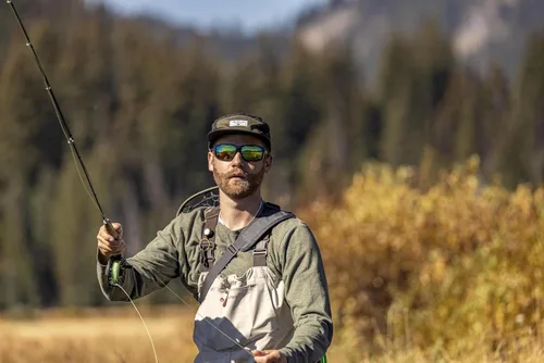 Vista 4 de Suncloud Milestone - Gafas de sol polarizadas 100% protección UV Ajuste cómodo, diseño moderno para hombres y mujeres