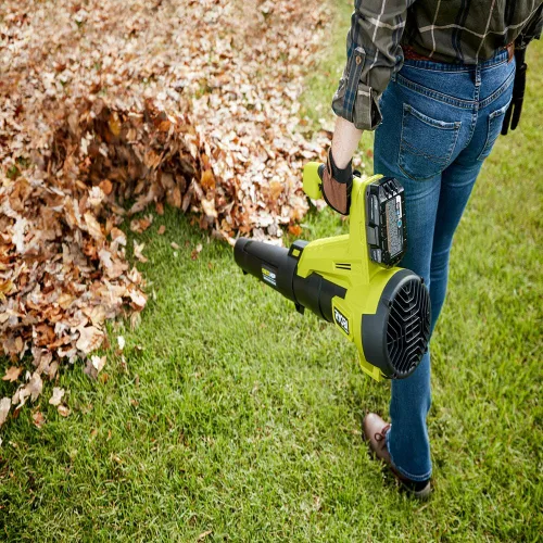 Vista 4 de RYOBI ONE+ HP - Kit combinado de recortadora de batería inalámbrica de 18 V y soplador de hojas con batería de 4.0 Ah y cargador