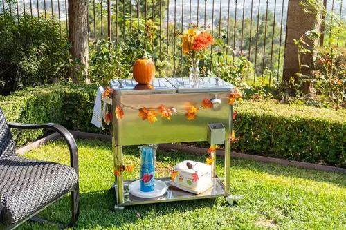Vista 5 de Permasteel Enfriador de patio al aire libre de 80 cuartos con ruedas y asas, acero inoxidable