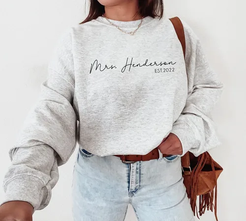 Vista 4 de Mrs Sweatshirt - Custom Mrs Sweatshirt - New Mrs - Honeymoon Pajamas - Wedding Gift - Future Mrs. Gift