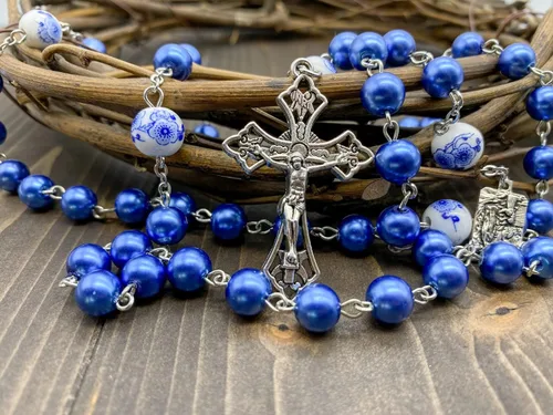 Vista 5 de Nazareth Store Pearl Beads Rosary White Flowers Beaded Necklace Lourdes Medal & Cross Crucifix