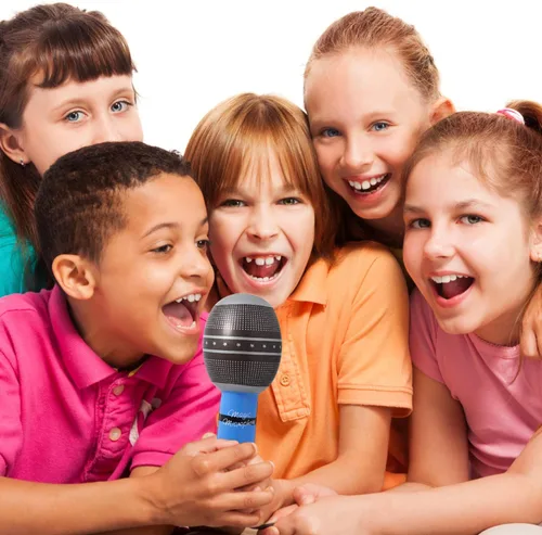 Vista 4 de Novelty Place Micrófonos inflables de 12 piezas, colores surtidos, micrófonos gigantes de estrella de rock para recuerdos de conciertos musicales