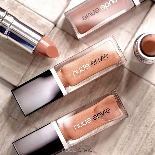 Vista 6 de nude envie - Brillo de labios - Acabado de alto brillo - Hidratante y fácil aplicación - Hidratación de lujo - Fórmula antiadherente - Con vitamina