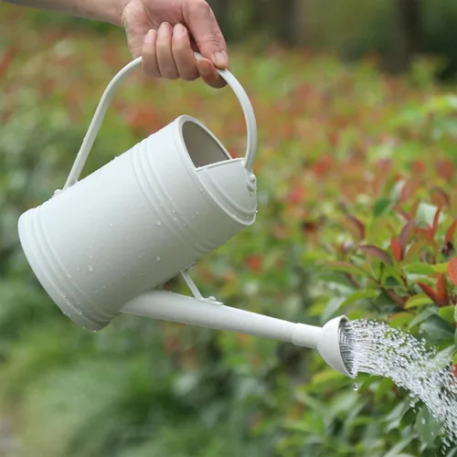 Vista 7 de KLKCMS Regadera con cabezal desmontable de 1.8 L, regadera pequeña y larga para jardín, flores, plantas, jardinería, color blanco