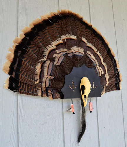 Vista 3 de Do All Outdoors Dead Deer Iron - Soporte de pavo de acero macizo para pavo, kit de exhibición de montaje de pavo para cazadores de armas y arcos