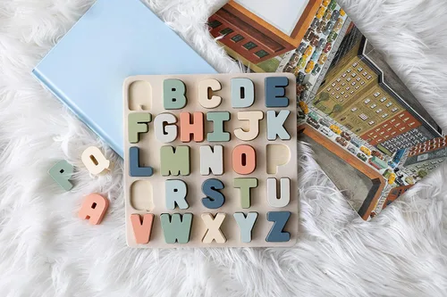 Vista 8 de Pearhead Rompecabezas de madera del alfabeto, juguete de aprendizaje ABC para niños pequeños, tablero de rompecabezas educativo Montessori