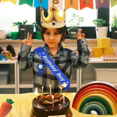 Vista 7 de Juego de fiesta de cumpleaños, corona de rey, banda, decoraciones, accesorios de fotos para niños