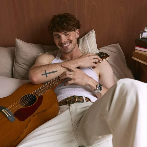 Vista 175 de Le Monde Gourmand Fraise Fouettée Eau de Parfum - 1 fl oz (1.0 fl oz) - Notas de perfume de vainilla, fresa, azúcar