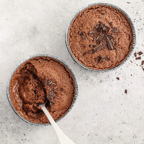 Vista 5 de PLASTICPRO moldes de papel de aluminio para muffins reutilizables y desechables, para 6 cupcakes/muffins y moldes de papel de aluminio