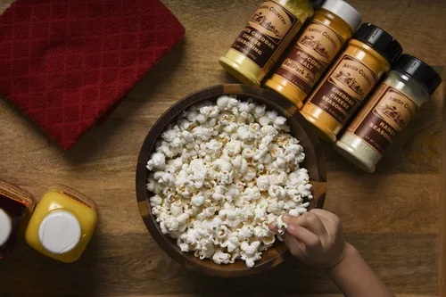 Vista 6 de Amish Country Popcorn Bolsas de palomitas de maíz amarillas de 2 a 2 libras, anticuadas, sin OMG y sin gluten (4 libras en total)