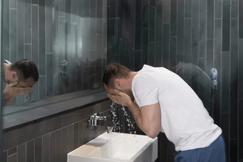 Vista 13 de DOVE MEN + CARE Face Wash Hydrate Plus Skin Care, 5 onzas, (paquete de 3)