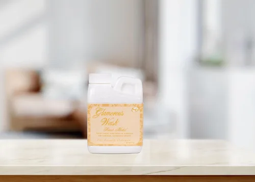 Vista 6 de Tyler Candle Co. Lista de deseos 64oz Glamorous Wash