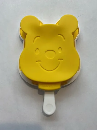 Vista 2 de Daiso Fabricante de paletas de silicona Disney Winnie the Pooh amarillo 3.22 x 4.84 x 0.94 pulgadas
