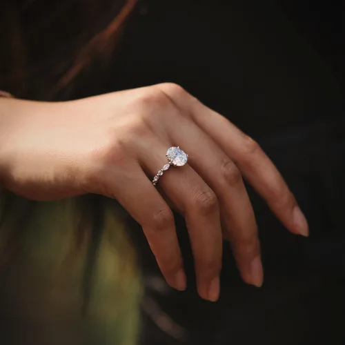 Vista 5 de EAMTI Anillo de compromiso de plata de ley 925 con circonita cúbica de corte ovalado anillo de compromiso con halo solitario para mujer talla 3-13