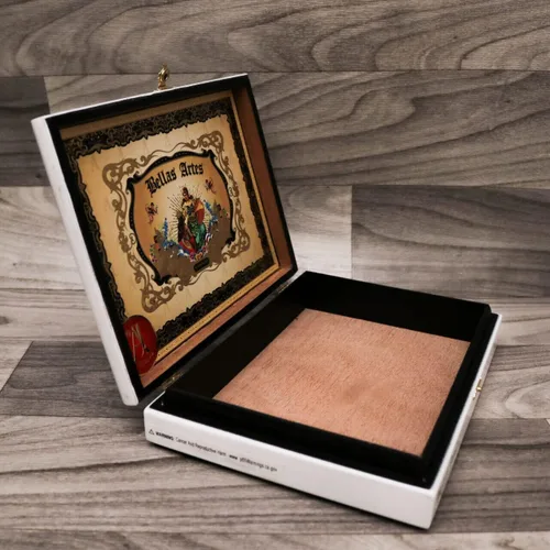 Vista 5 de AJ Fernandez Bellas Artes Robusto - Caja vacía para cigarros de madera (9 x 6.5 x 1.75 pulgadas)