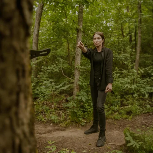 Vista 5 de Smith & Wesson Productos de lanzamiento Bullseye con diseño de acero inoxidable de tang completo y fundas protectoras de nylon para recreación