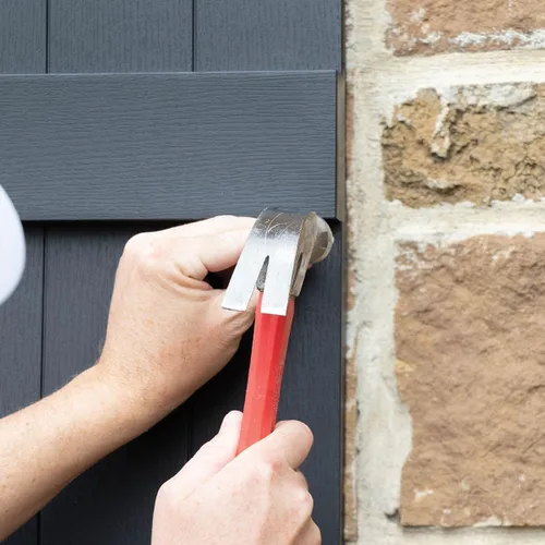 Vista 9 de Ekena Millwork Lifetime Vinyl LL1S12X02500MB - Contraventanas estándar de vinilo con parte superior abovedada y montante central, contraventanas