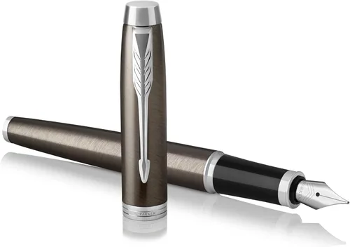 Pluma fuente Parker IM: Punta fina de metal satinado con recarga de tinta azul (1931649)., Espresso oscuro