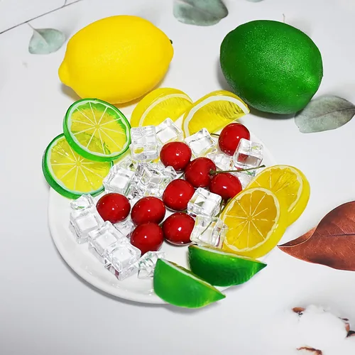 Vista 9 de 40 piezas de hielo triturado falso y rocas de hielo cuadradas, 10 rodajas de limón de frutas artificiales, 4 bloques de limón de simulación y 10