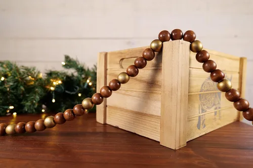 Vista 3 de One Holiday Way Guirnalda de cuentas de madera rústica marrón y dorada de 9 pies para decoración del árbol de Navidad, cuentas decorativas de madera