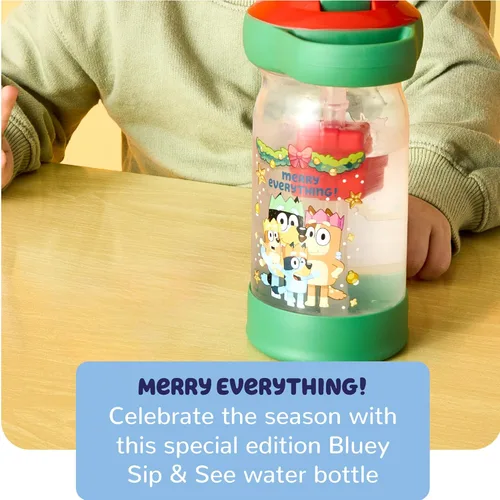 Vista 2 de The First Years Sip & See Holiday Bluey - Botella de agua para niños pequeños, incluye dije flotante, vaso a prueba de derrames con pajilla, apto