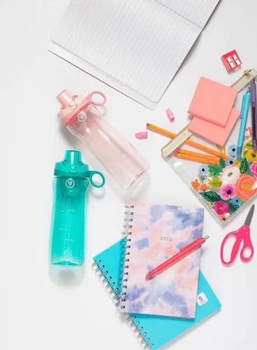 Vista 2 de Pogo 2-Pack Plastic Water Bottle with Carry Handle, Reusable, BPA Free, Dishwasher Safe, Perfect for Travel, School, Outdoors, and Gym 18oz, 32oz