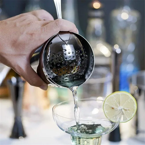 Vista 4 de Juego de coctelera de 11 piezas - Boston, coctelera con colador, jigger de bar, cuchara de bar y más - Juego completo de cóctel de acero inoxidable