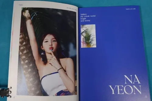 Vista 7 de TWICE - Álbum de sabor de amor + tarjetas de fotos adicionales (versión al azar)