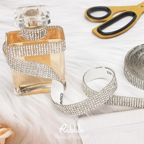 Vista 4 de Ribbli Cinta autoadhesiva de diamantes de imitación de cristal, para manualidades, rollo plateado brillante para decoración de pasteles