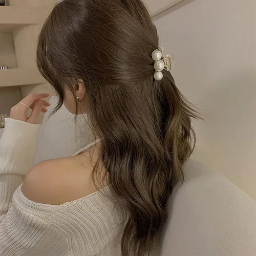 Vista 3 de 3 pinzas para el cabello con perlas pequeñas, pinzas para el cabello con perlas, pinzas para cola de caballo en la parte posterior de la cabeza