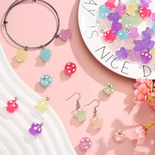 Vista 6 de Junkin Dijes de hongos luminosos de resina con dije de hongo, lindas cuentas de hongo, encantadores colgantes de joyería para pulseras, collares