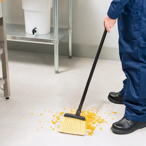 Vista 3 de Carlisle FoodService Products Duo-Sweep Escoba en ángulo de plástico para escombros pequeños con asa, 48 pulgadas, natural, (paquete de 12)