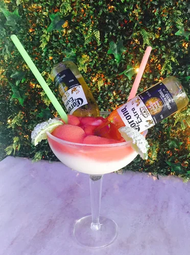 Vista 2 de Vaso de plástico Margarita gigante de 55 oz