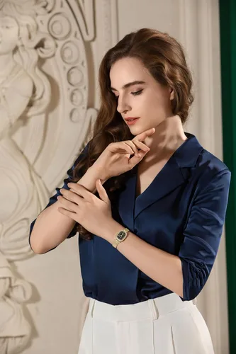Vista 2 de GOLDEN MAPLE Watches for Women, Dainty Gold Watch with Small Stainless Steel Case, Quartz Movement and Water Resistant, Adjustable Mesh Band