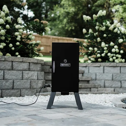 Vista 9 de Masterbuilt® Ahumador eléctrico vertical para barbacoa de 30 pulgadas con control de temperatura analógico, estantes cromados para ahumar y 535