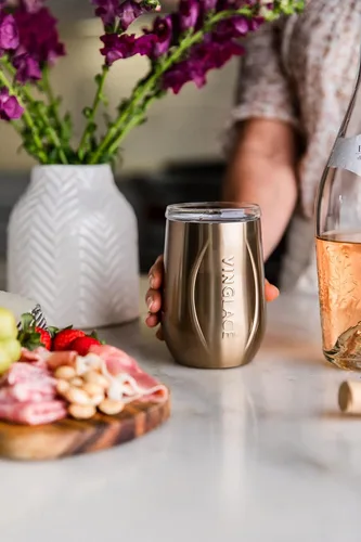 Vista 7 de Vinglacé Vaso de vino de acero inoxidable sin tallo - Vaso de vino aislado con inserción de vidrio y tapa para beber, 10 oz, color cobre