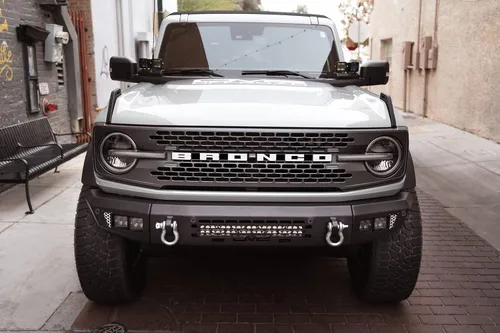 Vista 2 de DV8 Offroad Parachoques delantero de la serie OE Plus compatible con Ford Bronco 2021-2026 Múltiples soportes de luz Compatible con placa