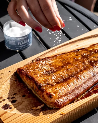 Vista 6 de FALKSALT Copos de sal marina naturales orgánicas de 2.47 onzas Certificado sin OMG, Kosher y Halal Copos de sal marina de acabado gourmet 5