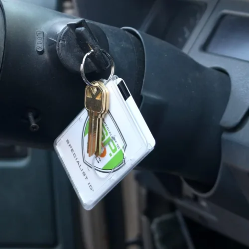 Vista 8 de Specialist ID Portatarjetas de identificación de combustible de alta resistencia – Capacidad para dos tarjetas – Llavero de plástico rígido