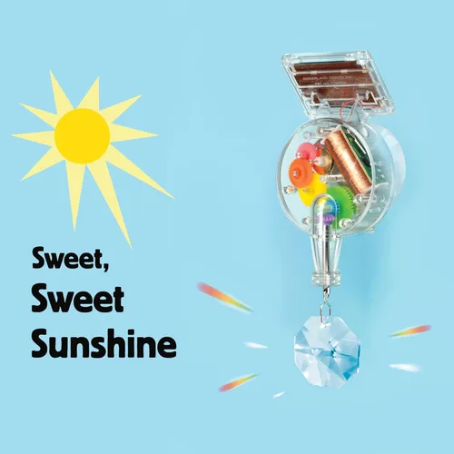 Vista 4 de Kikkerland Fabricante de arco iris con energía solar, atrapasoles de prisma, decoración divertida para ventanas del hogar, regalo único para Navidad
